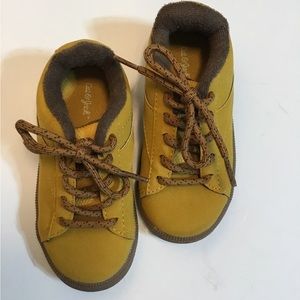 Cat & Jack Size 8 Boy’s Shoes EUC Mustard Seed Color